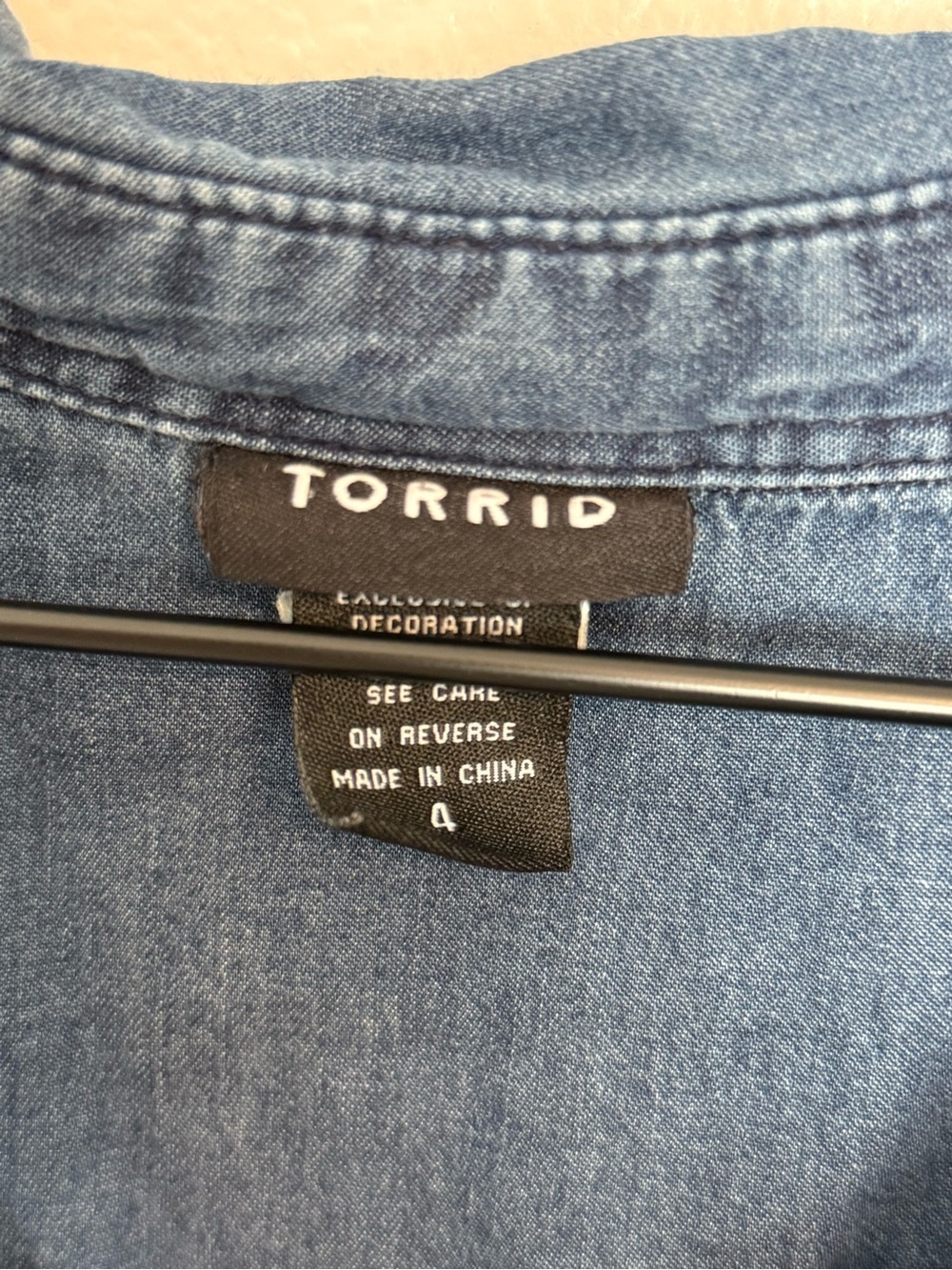 Torrid - Taylor Classic Chambray Button Down Long Sleeve Blue Cotton Shirt - 4X - Picture 4 of 15